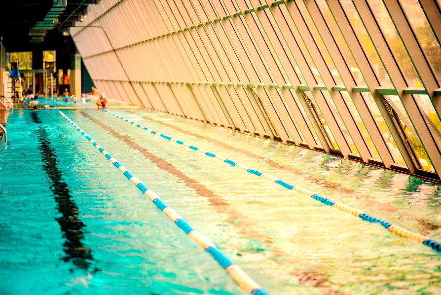 鄂城成人混凝土钢结构游泳池项目